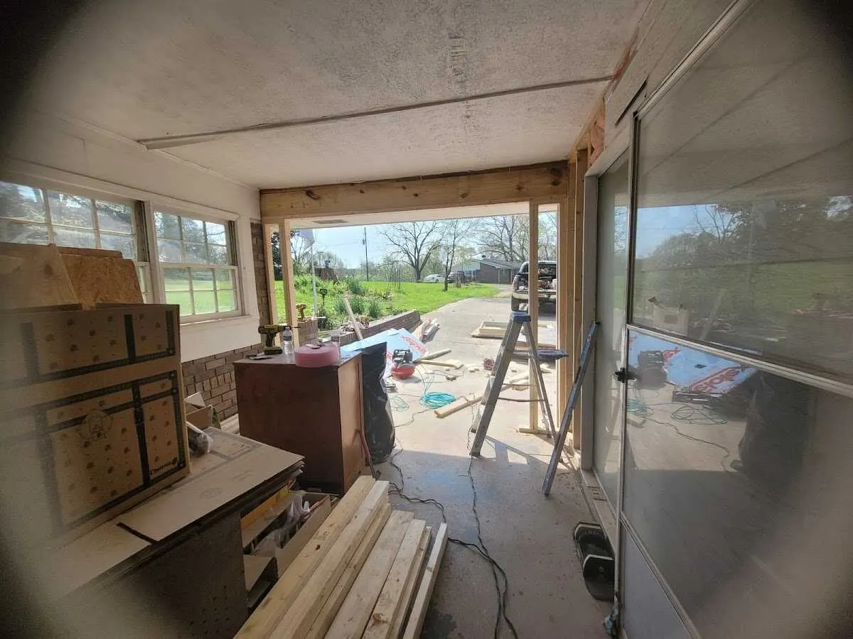 Air movers and dehumidifier for Drying & Dehumidification in Maryland Heights